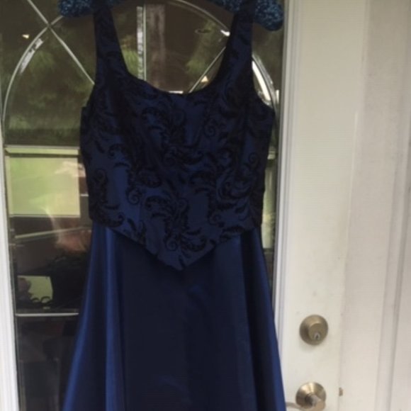 PROM GRAD EVENING DRESS - Picture 4 of 10